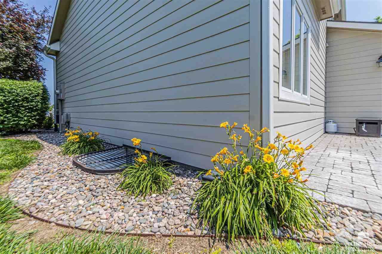 9104 Llara Circle, Manhattan, KS 66502