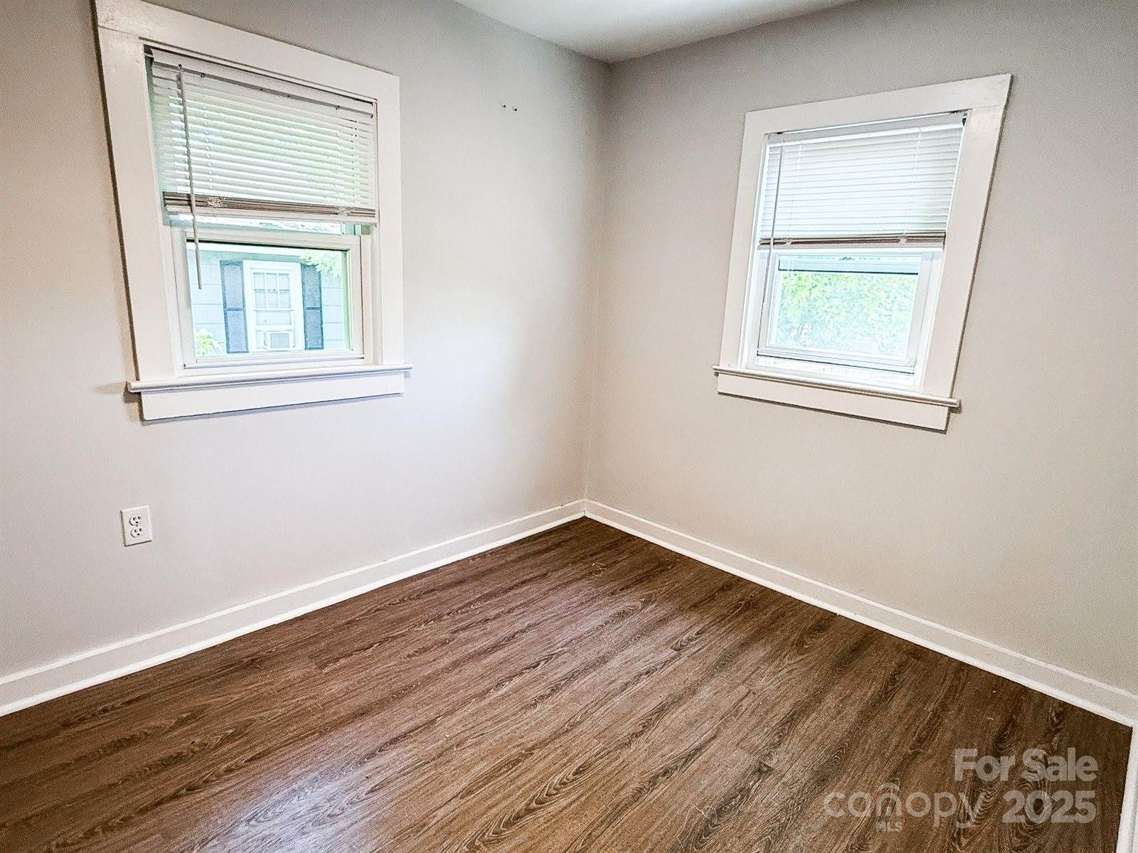 116 North Blue Ridge Avenue, Hendersonville, NC 28792