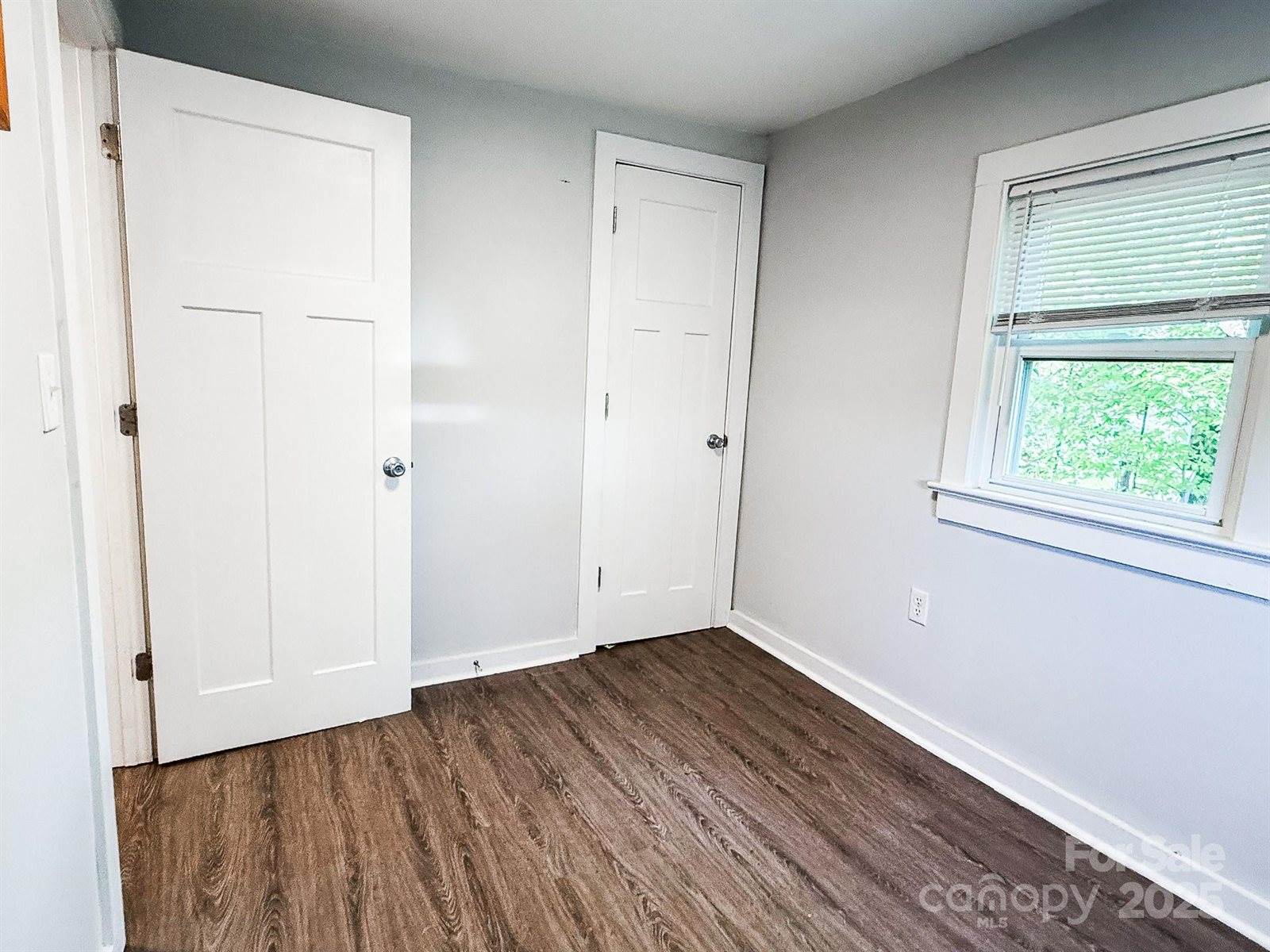 116 North Blue Ridge Avenue, Hendersonville, NC 28792