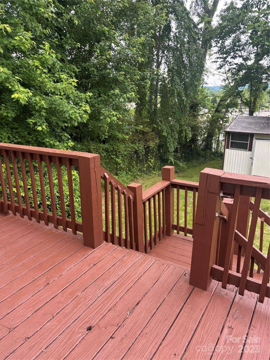 116 North Blue Ridge Avenue, Hendersonville, NC 28792