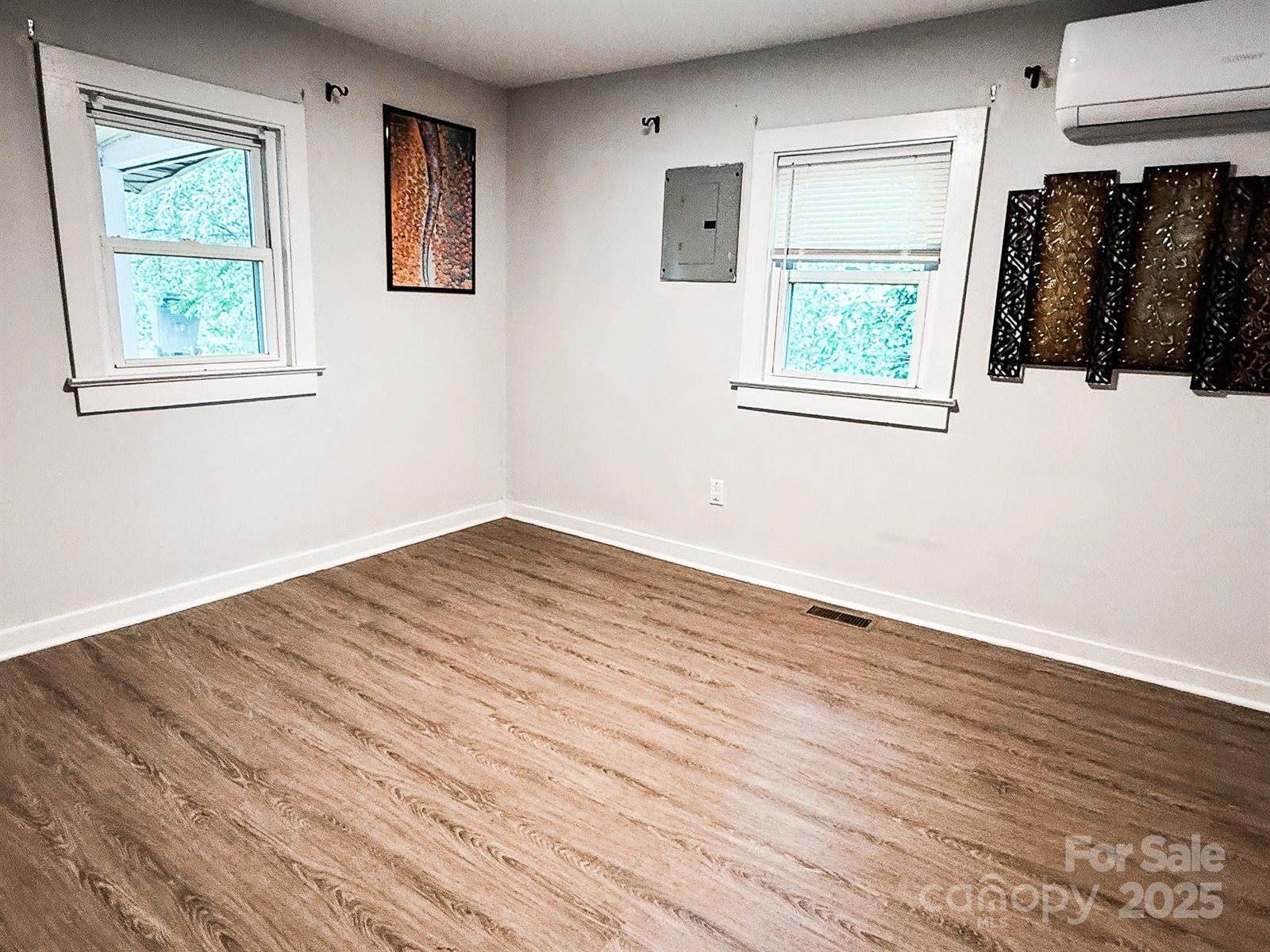 116 North Blue Ridge Avenue, Hendersonville, NC 28792