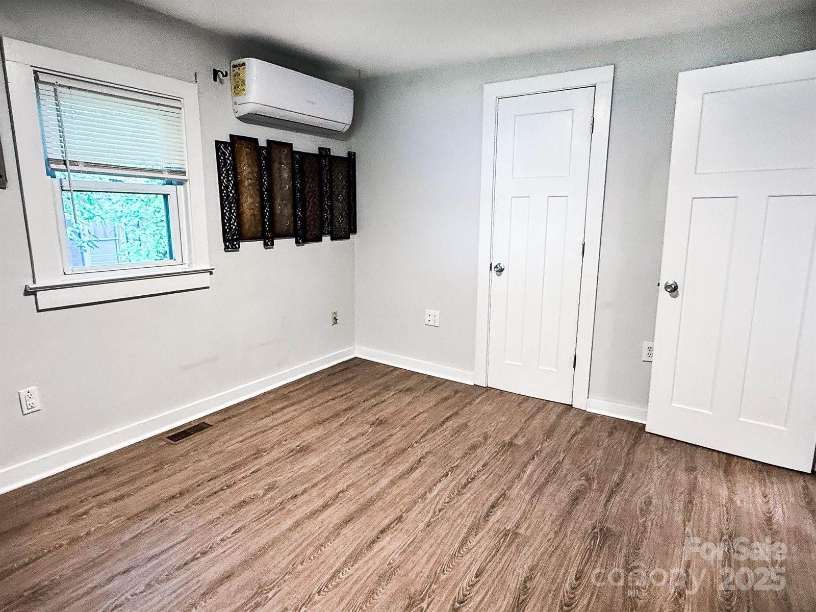 116 North Blue Ridge Avenue, Hendersonville, NC 28792