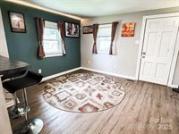 116 North Blue Ridge Avenue, Hendersonville, NC 28792