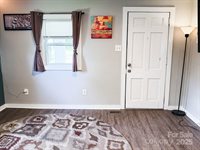 116 North Blue Ridge Avenue, Hendersonville, NC 28792