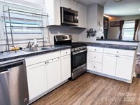 116 North Blue Ridge Avenue, Hendersonville, NC 28792