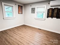 116 North Blue Ridge Avenue, Hendersonville, NC 28792