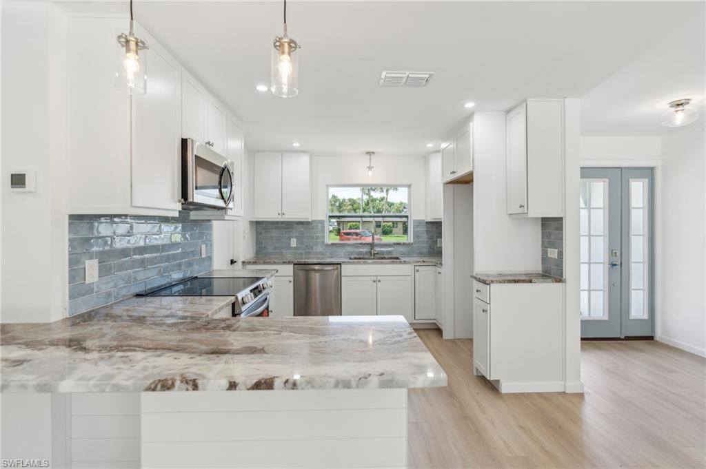 13724 River Forest Dr, Fort Myers, FL 33905