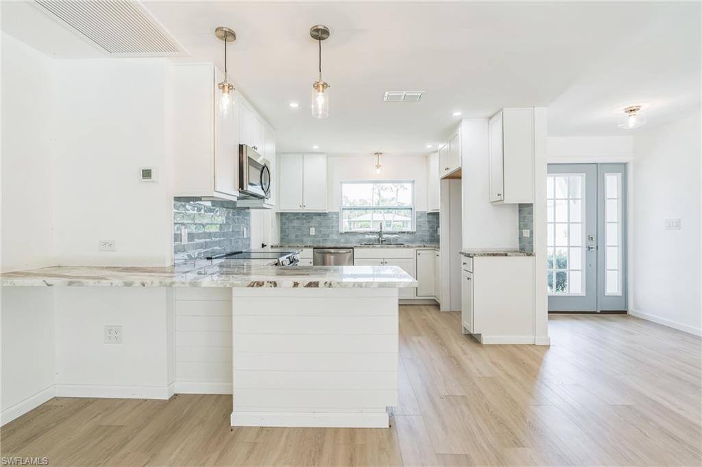 13724 River Forest Dr, Fort Myers, FL 33905