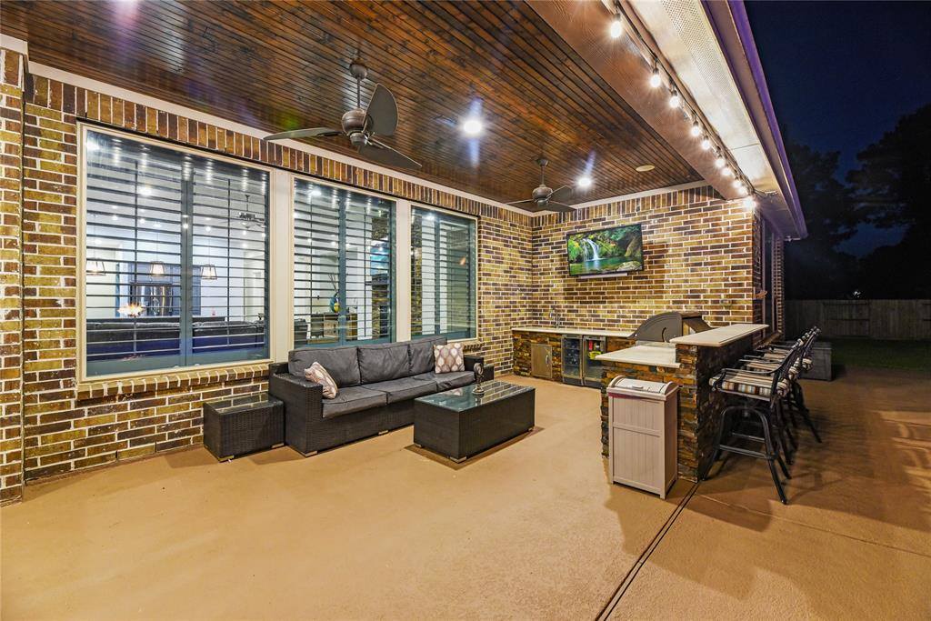 19606 Lone Tupelo Court, Cypress, TX 77433