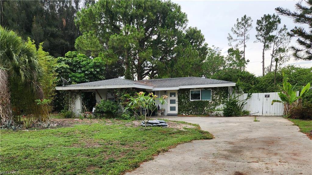 2206 Wyandotte Ave, Alva, FL 33920