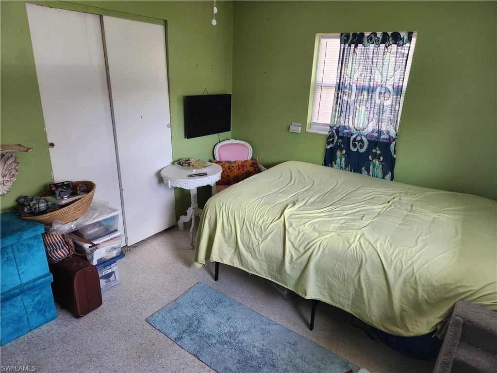 2206 Wyandotte Ave, Alva, FL 33920