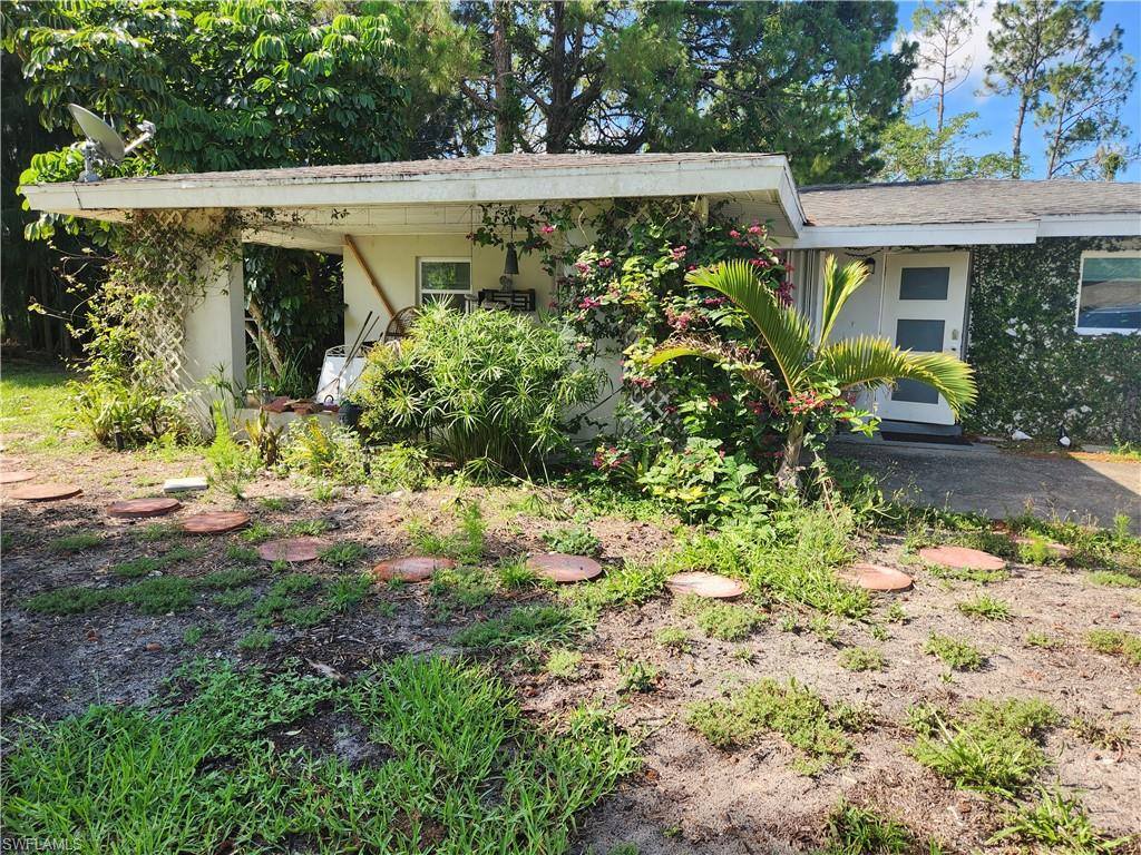 2206 Wyandotte Ave, Alva, FL 33920