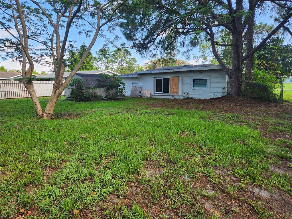 2206 Wyandotte Ave, Alva, FL 33920