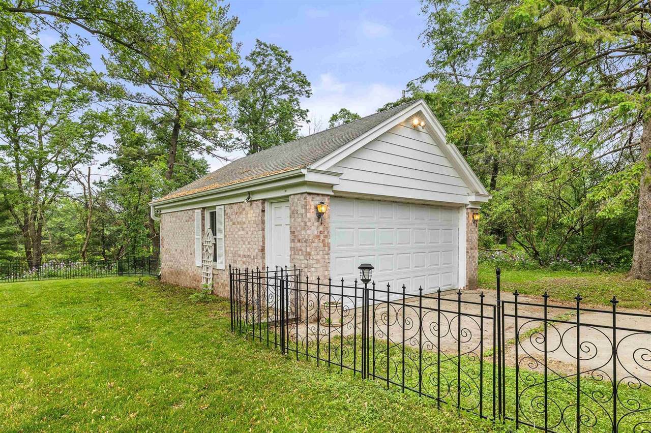 544 Maple Bluff Road, Stevens Point, WI 54482