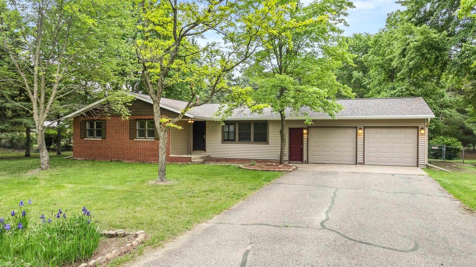 535 Maple Bluff Road, Stevens Point, WI 54482