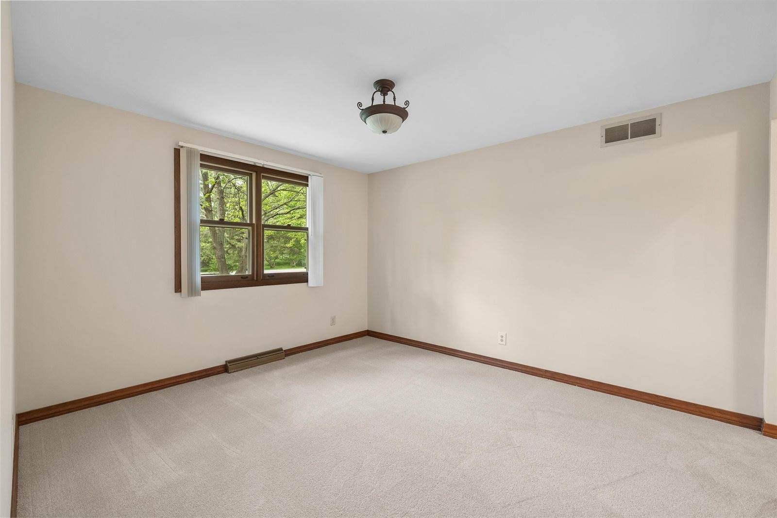 535 Maple Bluff Road, Stevens Point, WI 54482