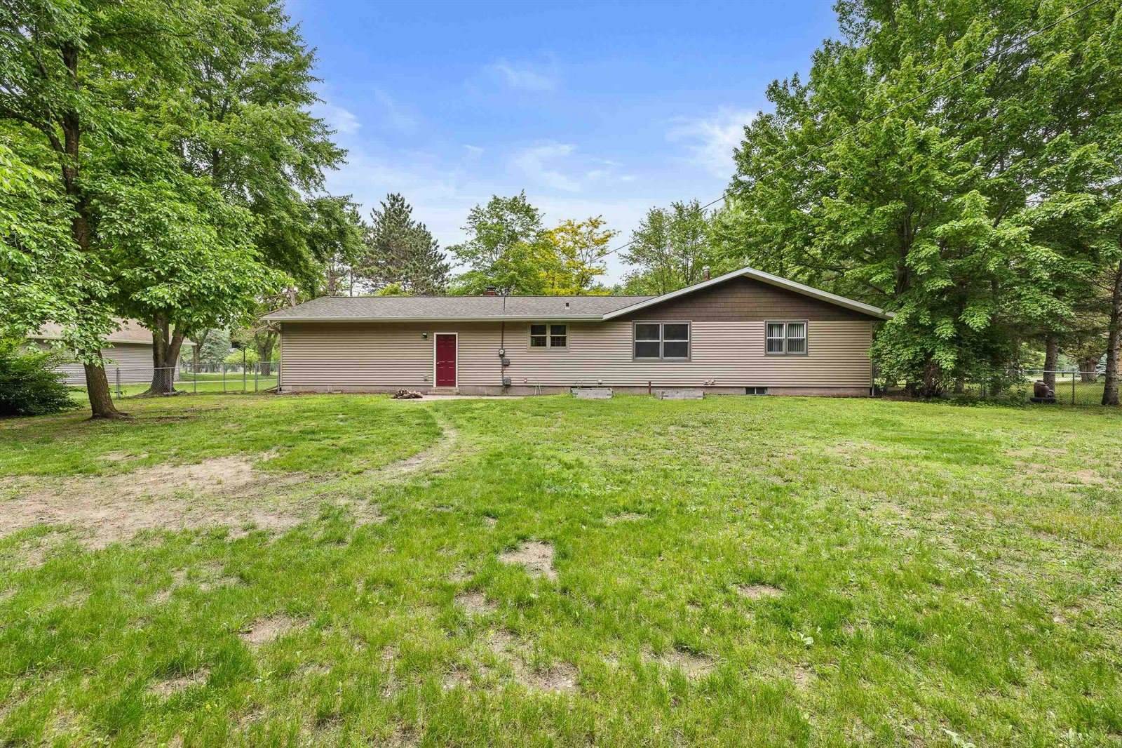 535 Maple Bluff Road, Stevens Point, WI 54482