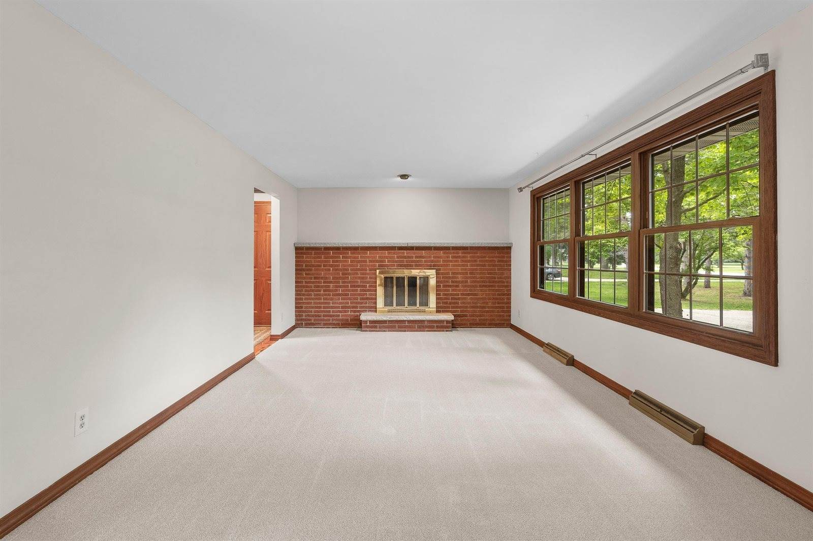 535 Maple Bluff Road, Stevens Point, WI 54482