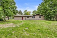 535 Maple Bluff Road, Stevens Point, WI 54482