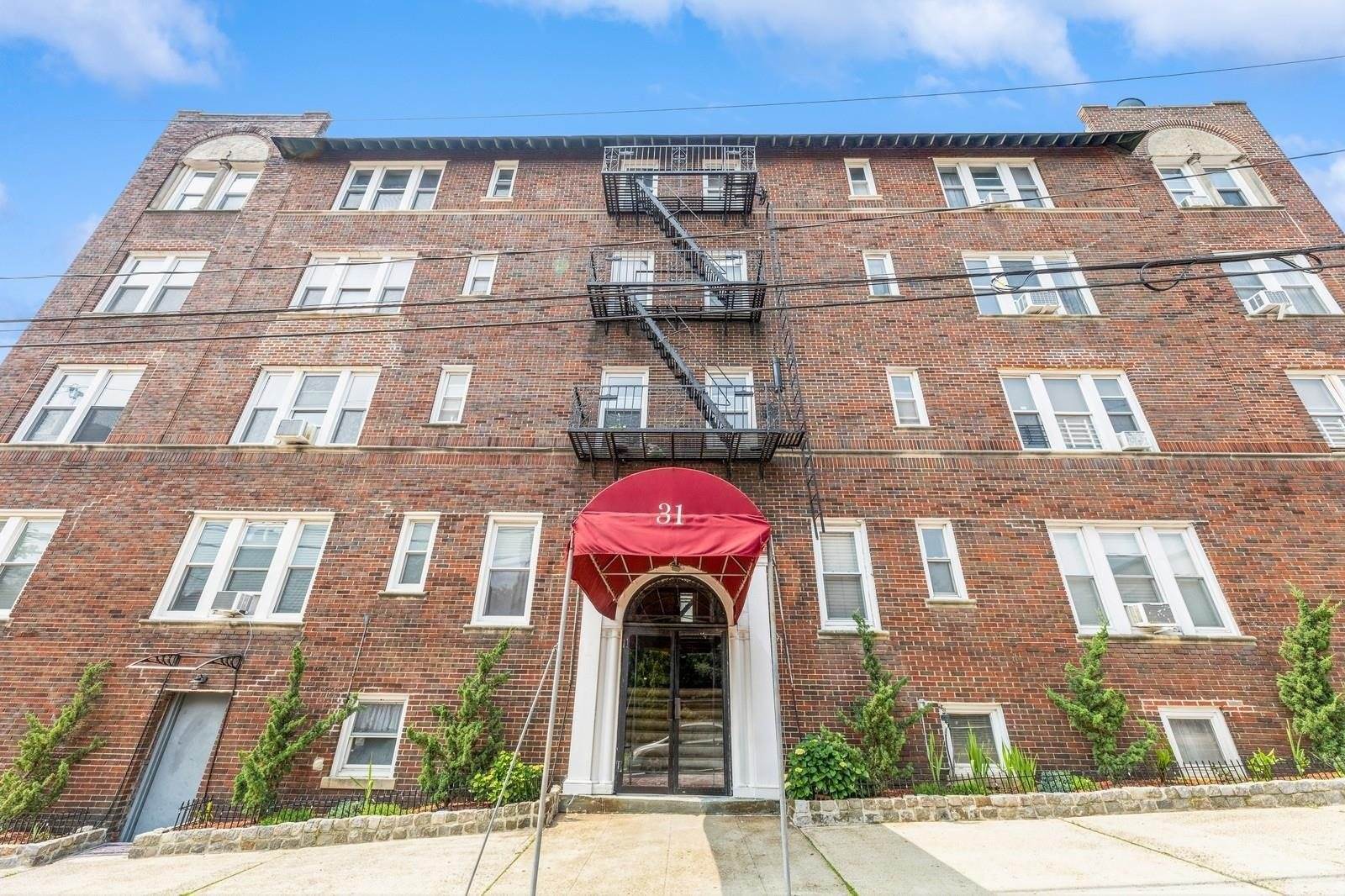 31 75TH St, North Bergen, NJ 07047