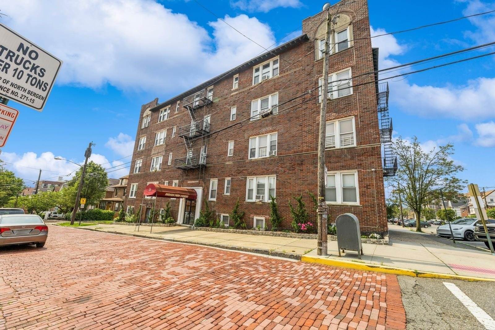 31 75TH St, North Bergen, NJ 07047