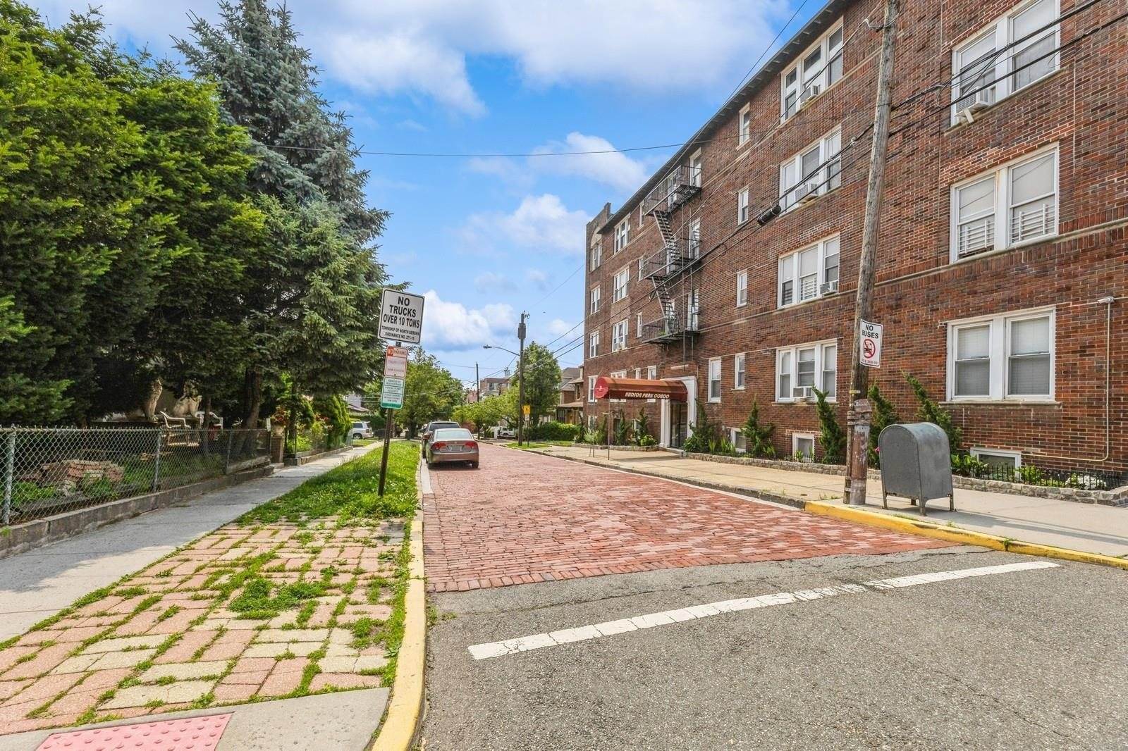 31 75TH St, North Bergen, NJ 07047