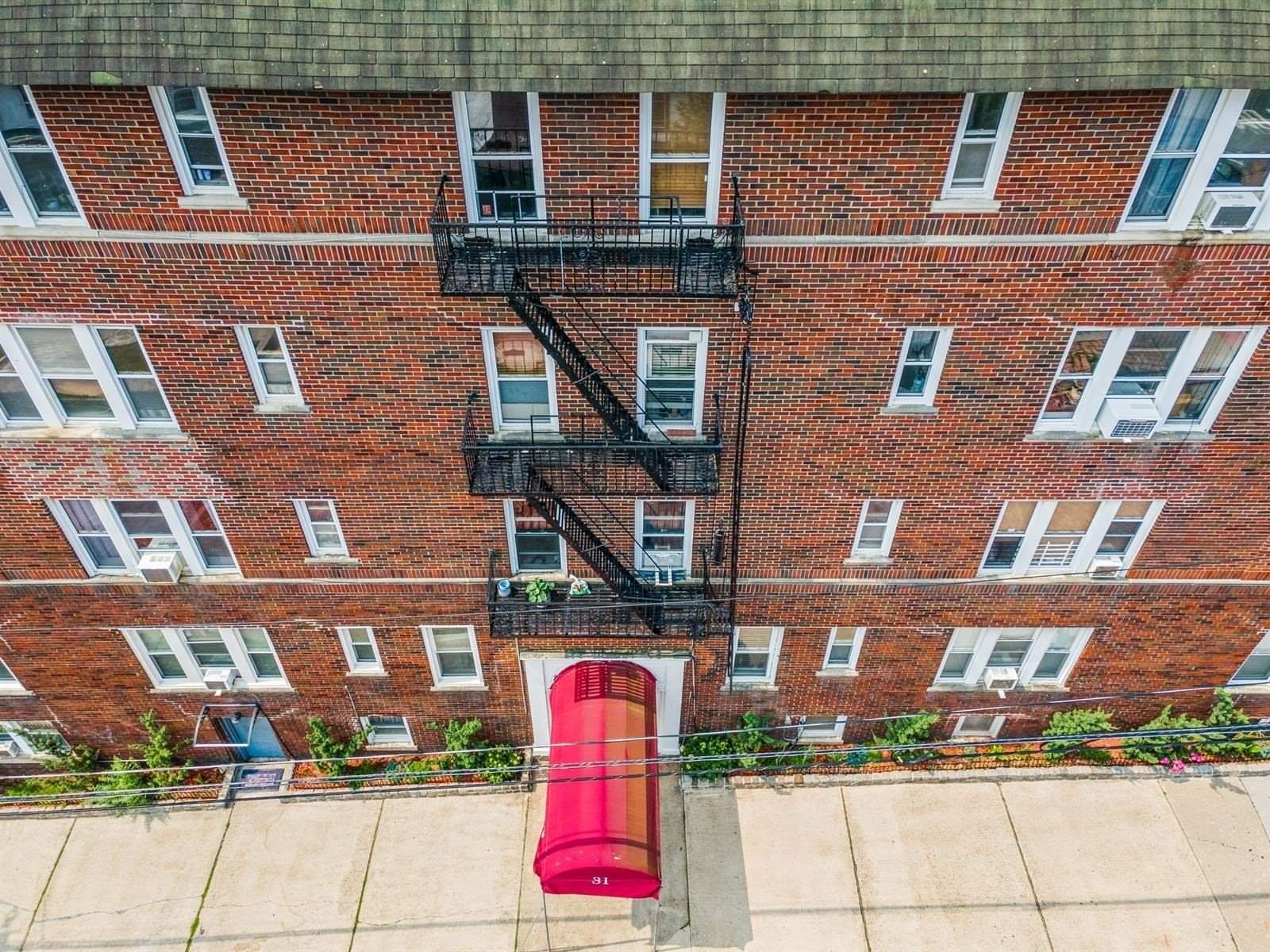 31 75TH St, North Bergen, NJ 07047