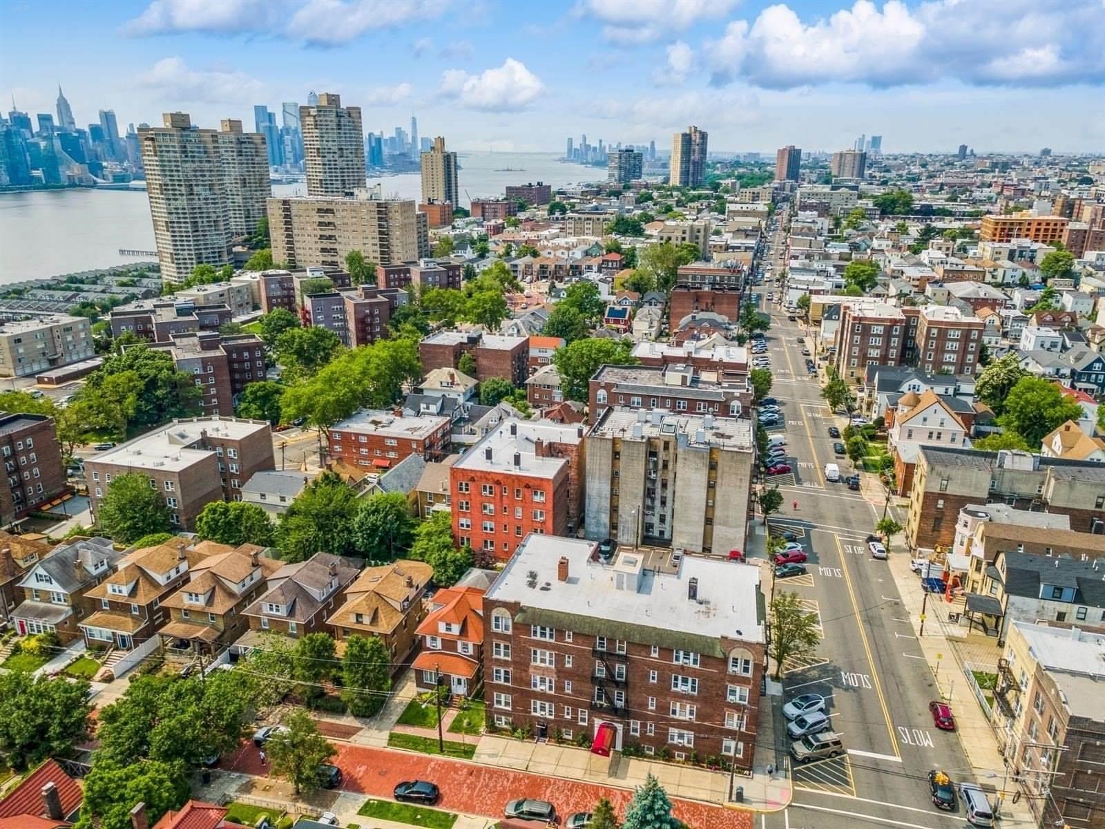 31 75TH St, North Bergen, NJ 07047