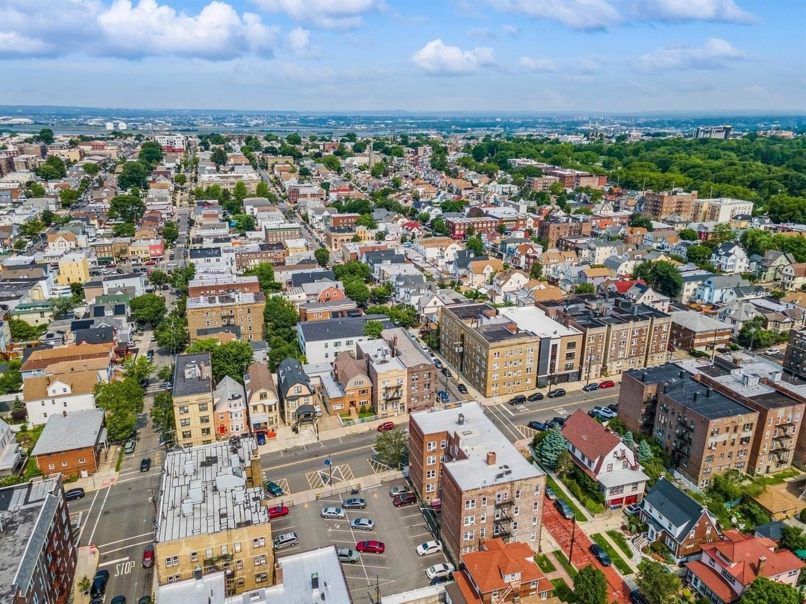 31 75TH St, North Bergen, NJ 07047