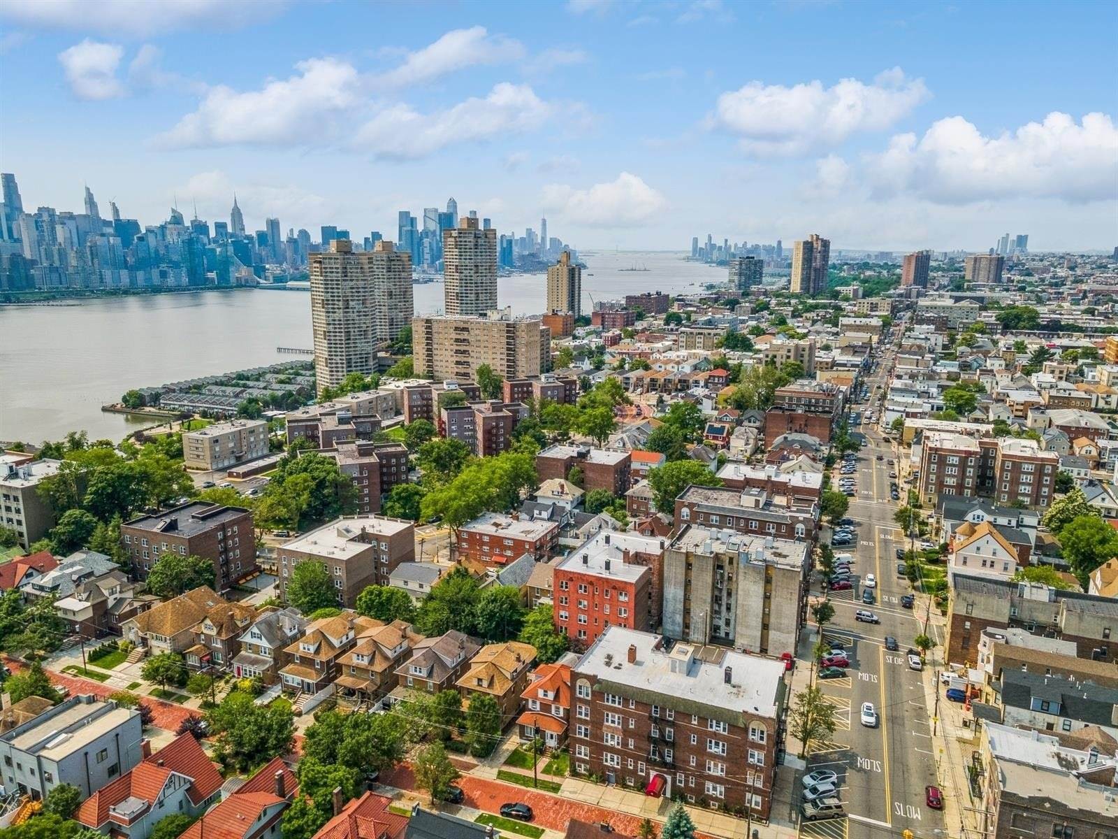 31 75TH St, North Bergen, NJ 07047