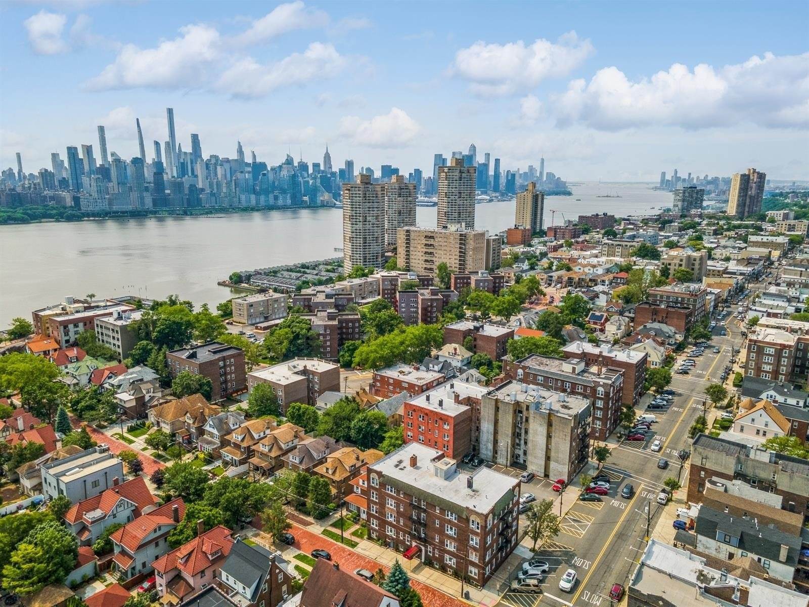 31 75TH St, North Bergen, NJ 07047