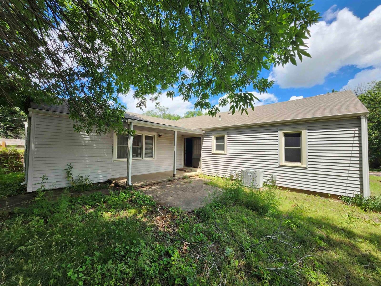 1311 Pauline St, Augusta, KS 67010