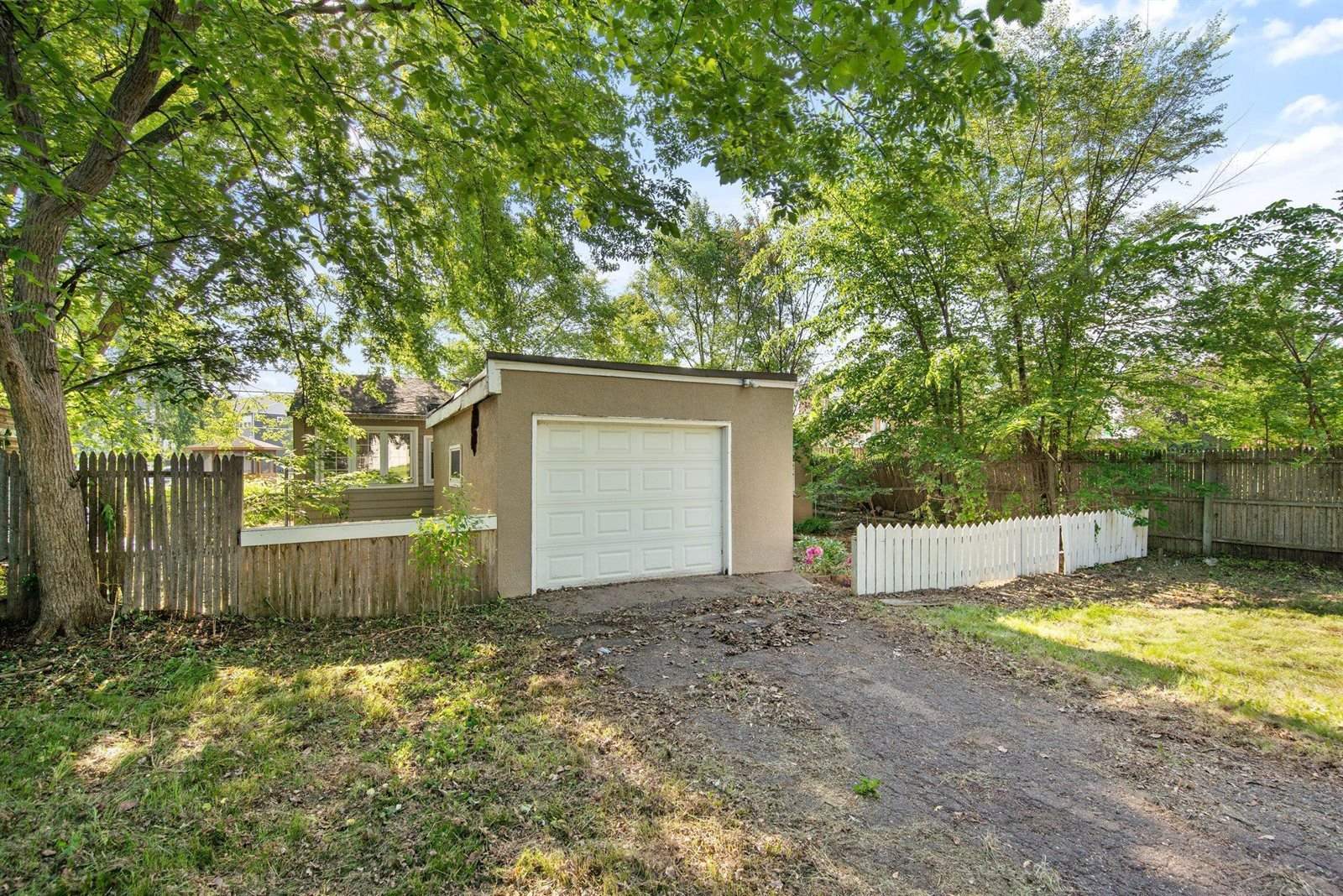 627 9th Avenue NW, New Brighton, MN 55112