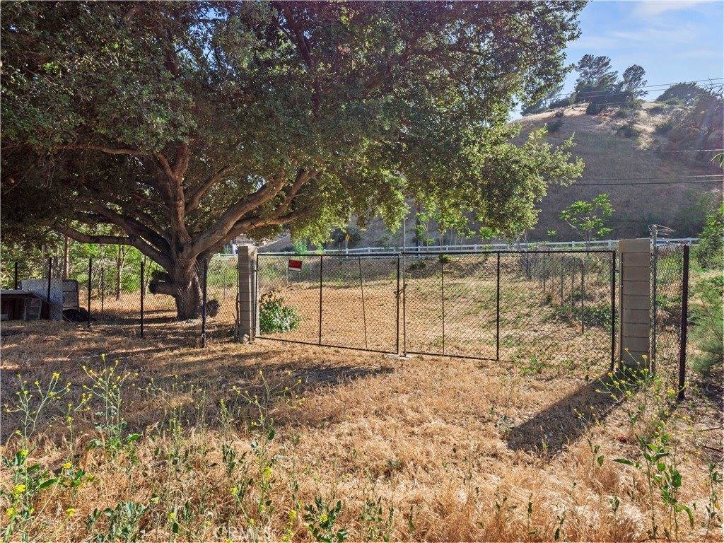 1 Taylor St, Val Verde, CA 91384