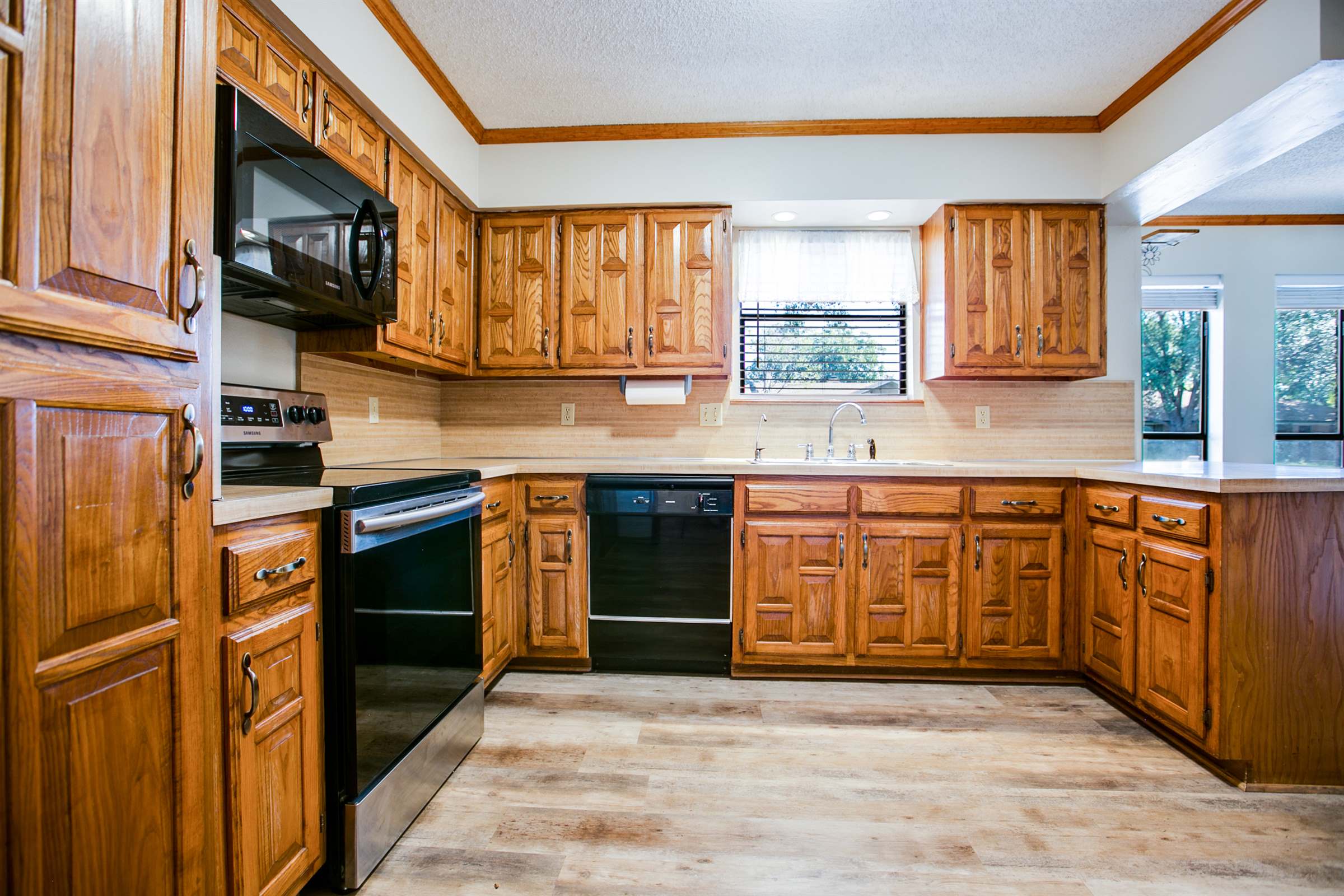 3325 Shadyhill Dr, San Angelo, TX 76904