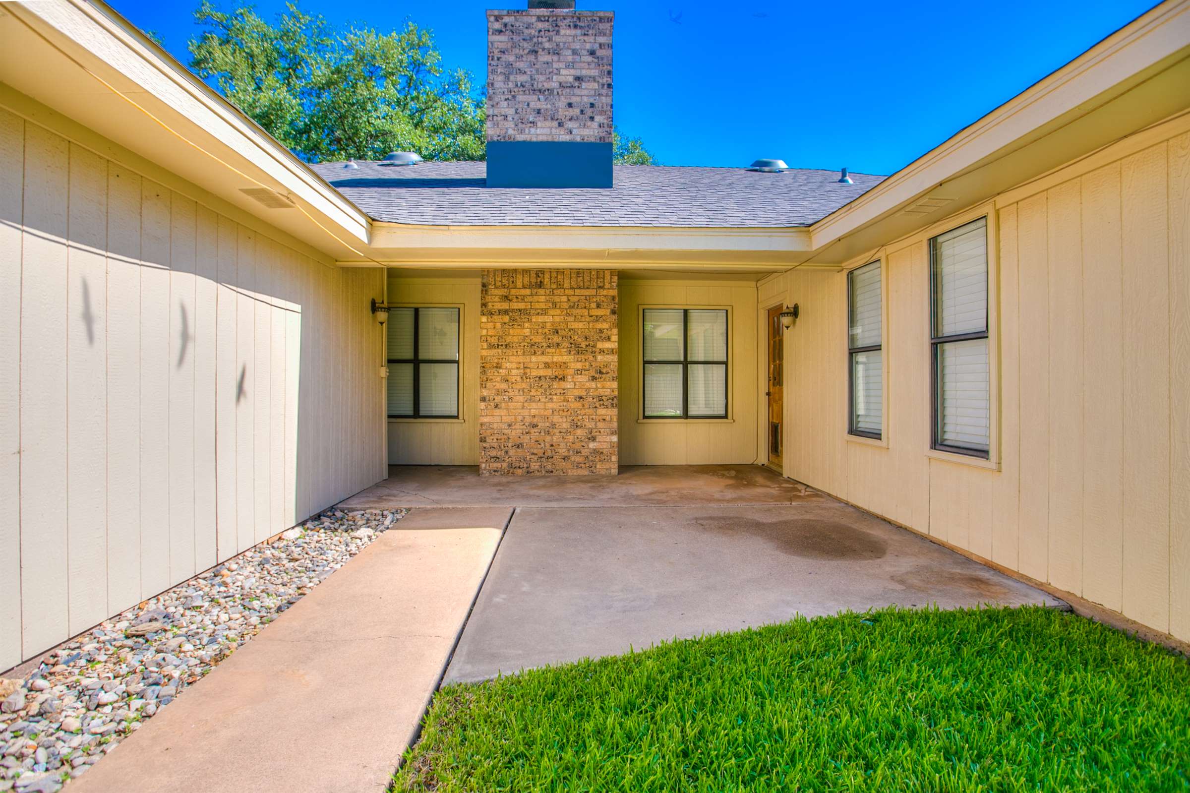 3325 Shadyhill Dr, San Angelo, TX 76904