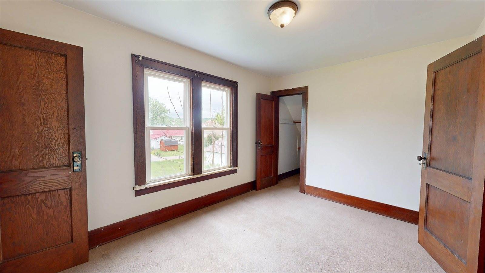 576 Pine Ave, Hillsboro, WI 54634