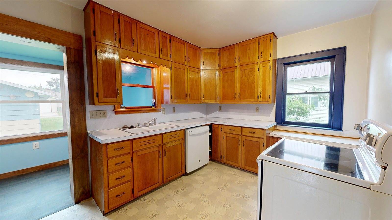 576 Pine Ave, Hillsboro, WI 54634