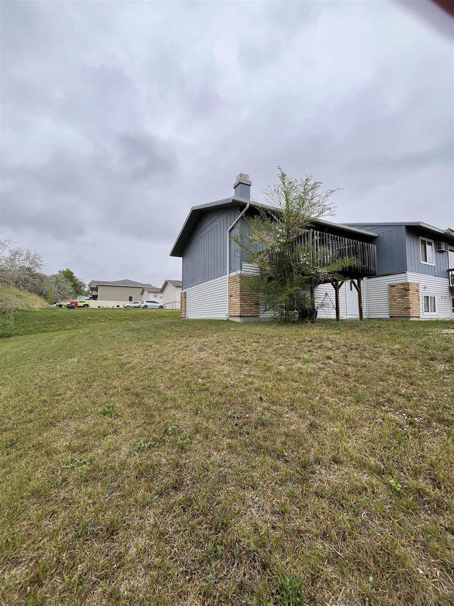 1525 NW 12th St NW, Minot, ND 58703