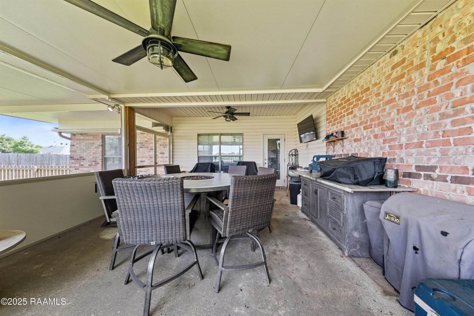 404 Camelot Hill Drive, Youngsville, LA 70592