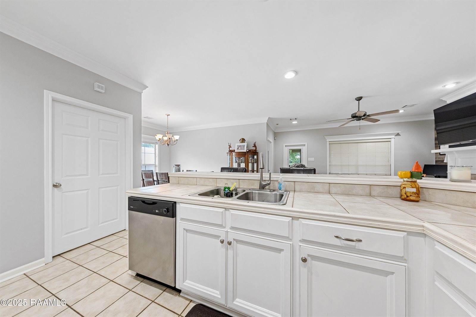 404 Camelot Hill Drive, Youngsville, LA 70592