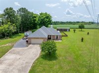 404 Camelot Hill Drive, Youngsville, LA 70592