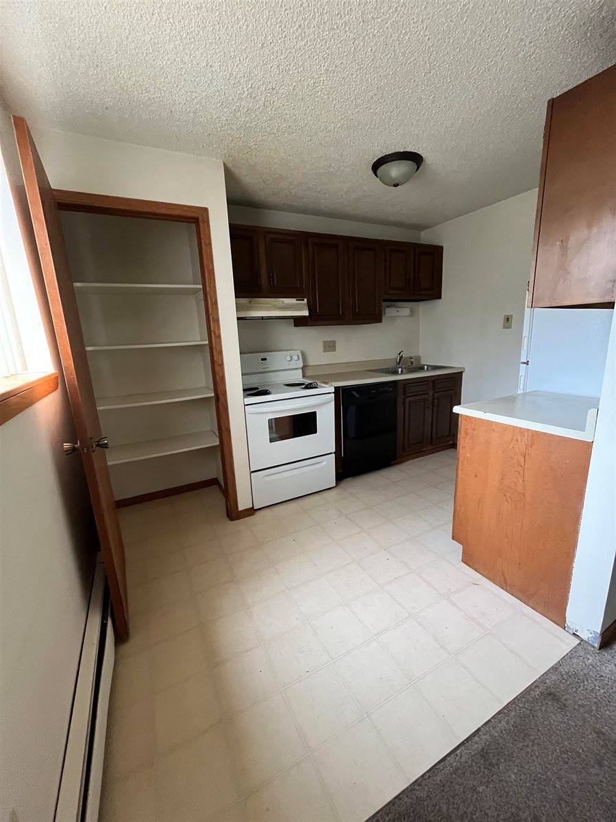 1521 NW 12th St NW, Minot, ND 58703