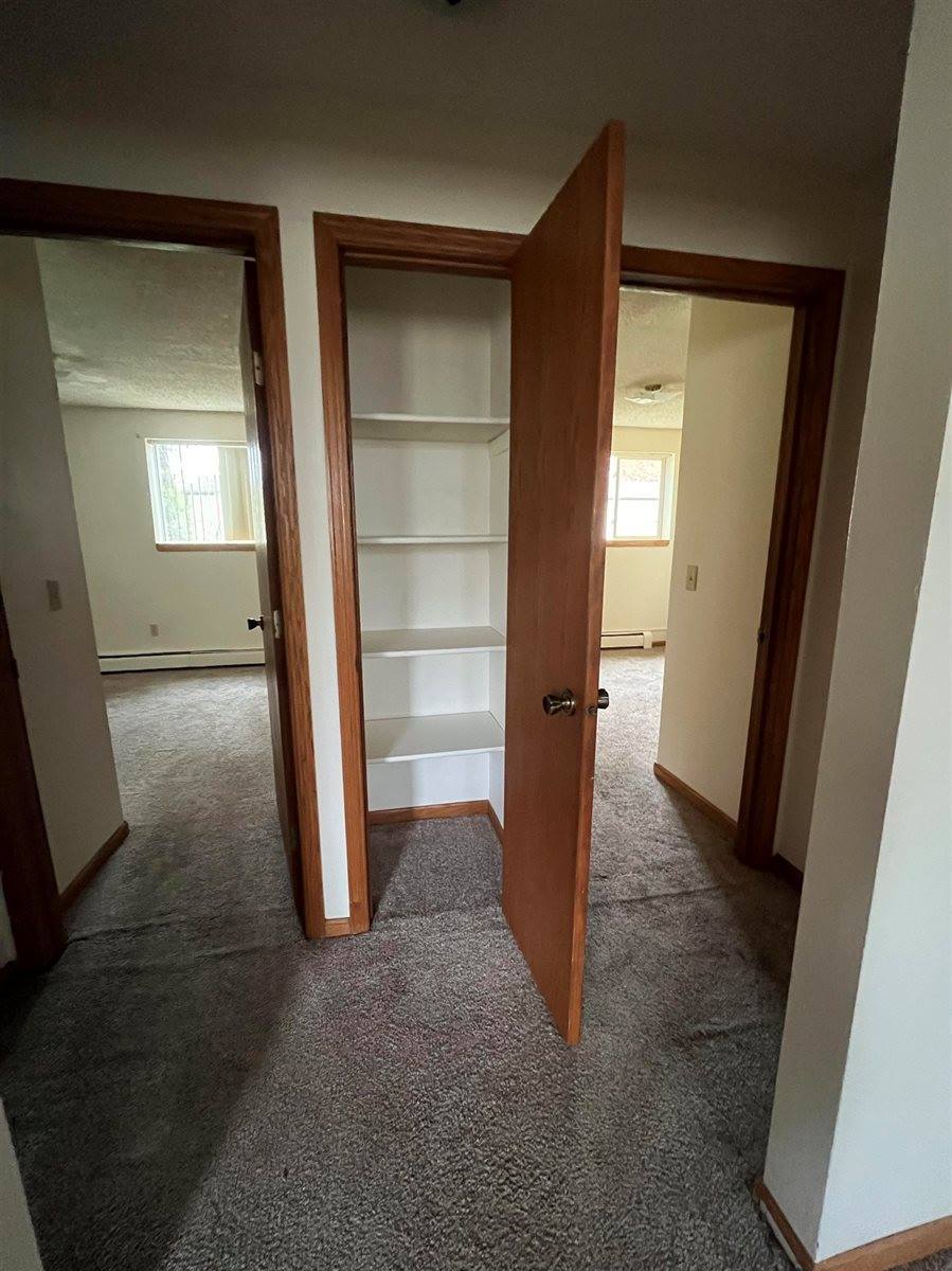 1521 NW 12th St NW, Minot, ND 58703