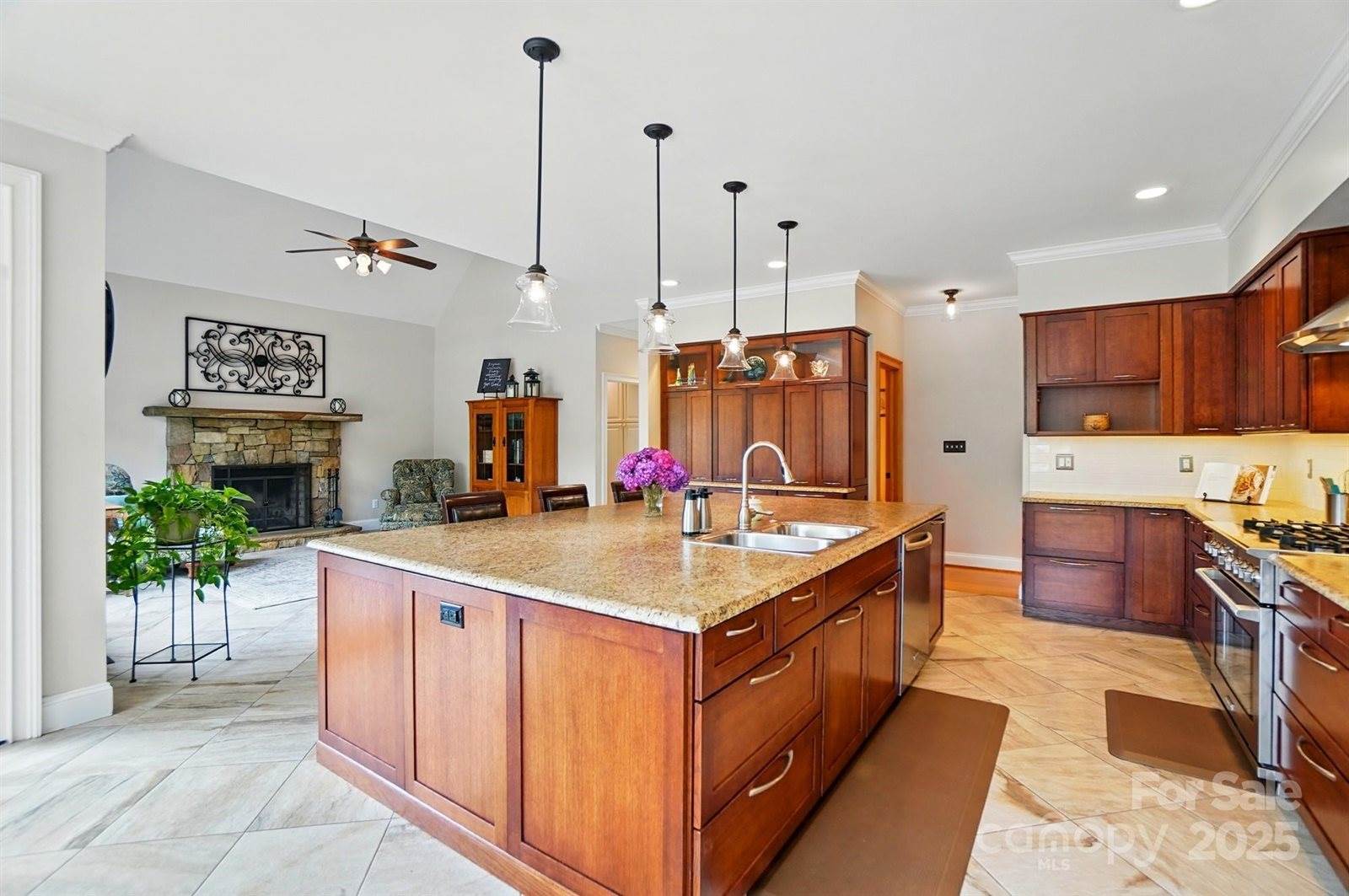 1042 Heather Glen Drive, Matthews, NC 28104