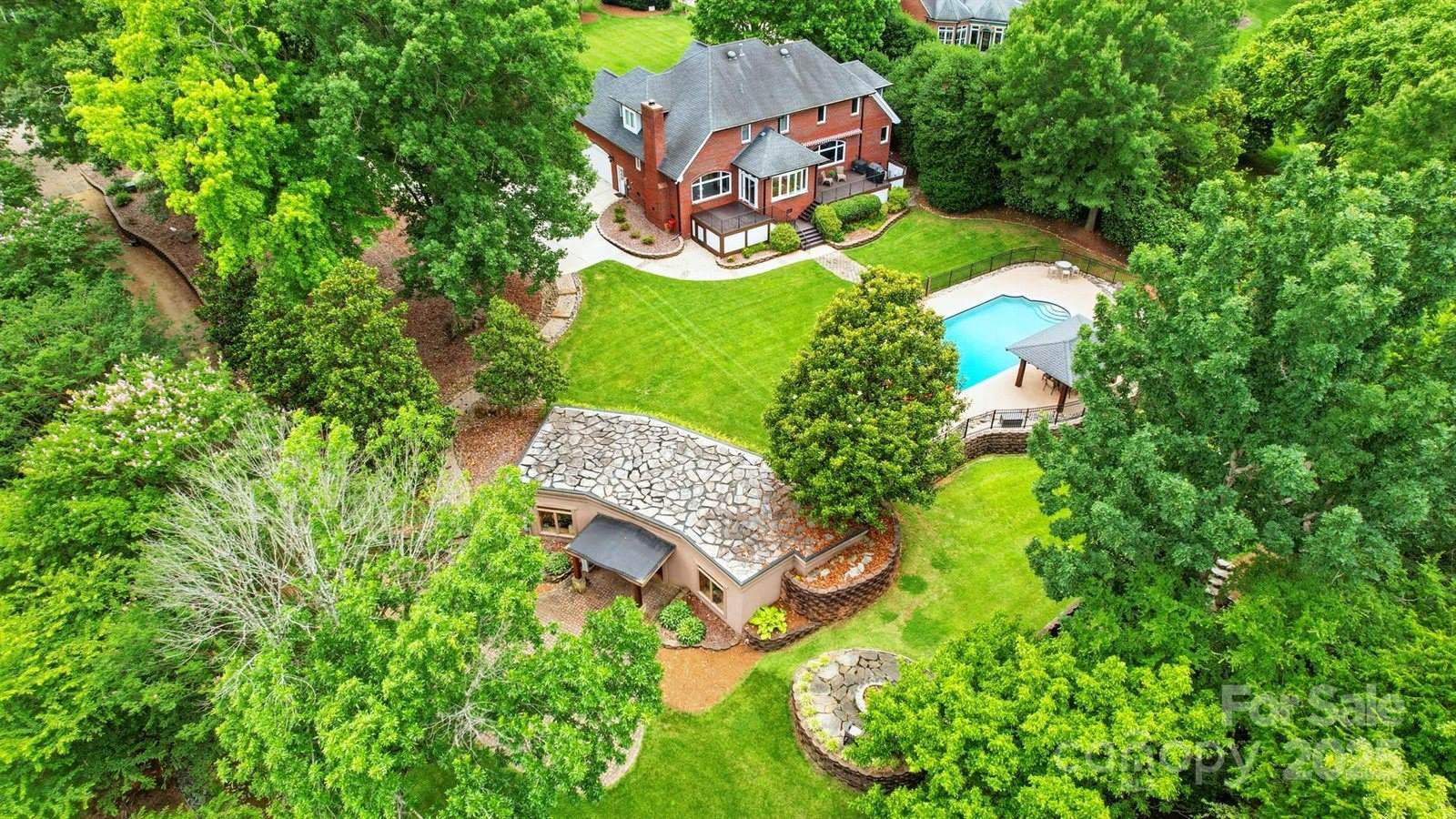 1042 Heather Glen Drive, Matthews, NC 28104