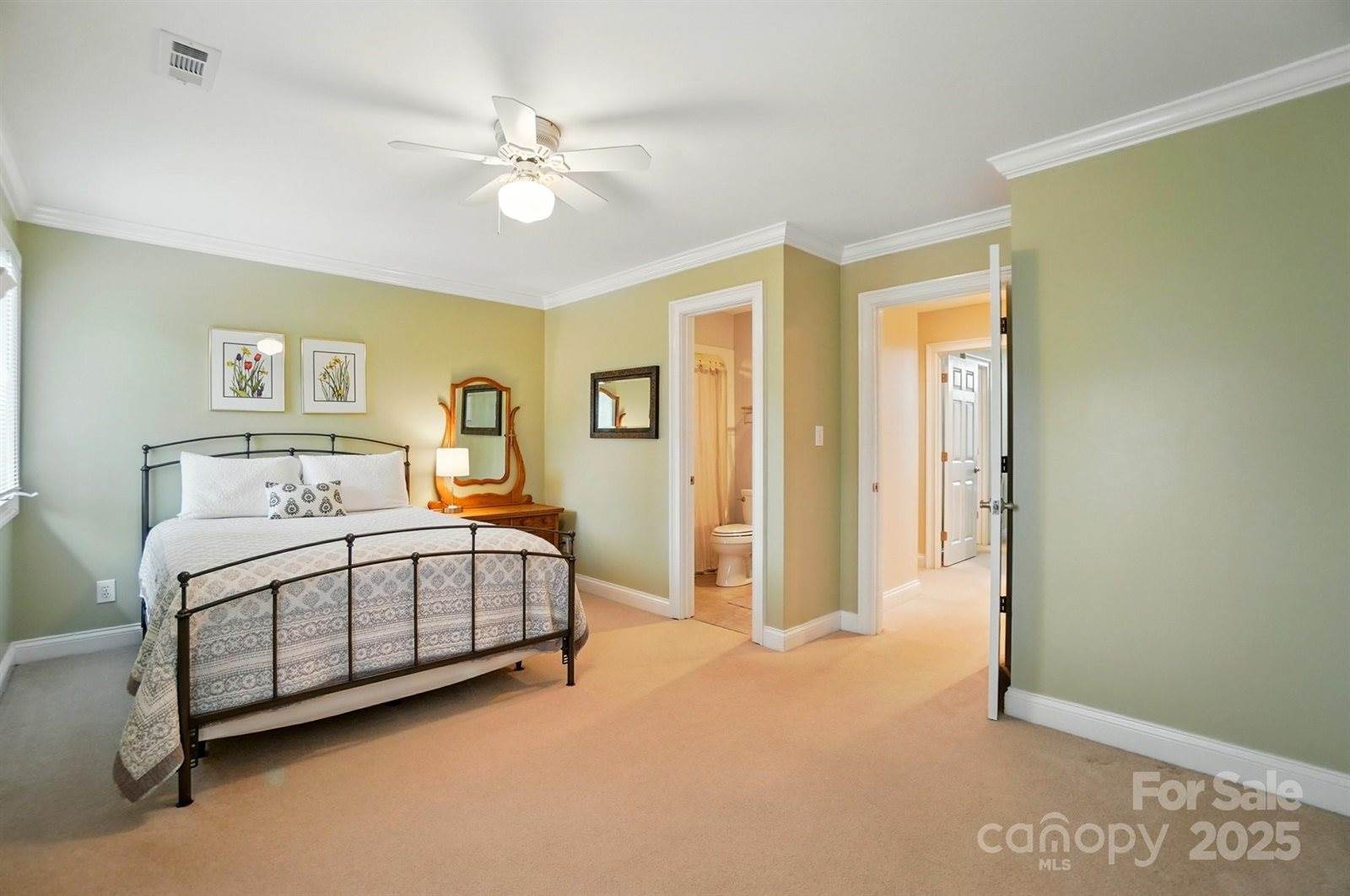 1042 Heather Glen Drive, Matthews, NC 28104