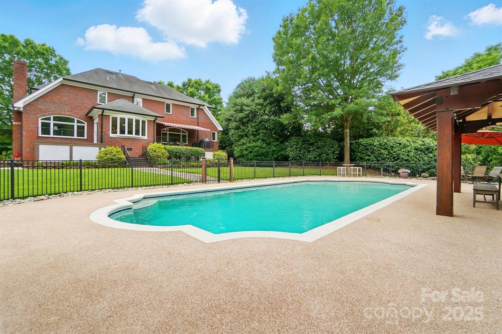 1042 Heather Glen Drive, Matthews, NC 28104