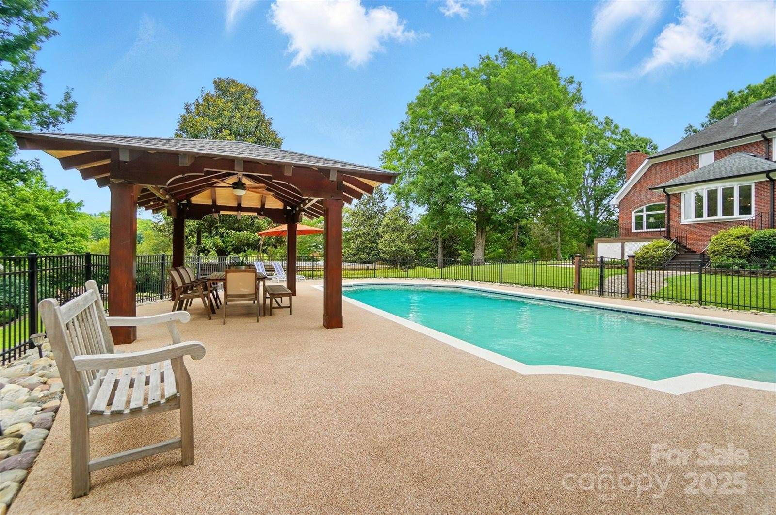 1042 Heather Glen Drive, Matthews, NC 28104