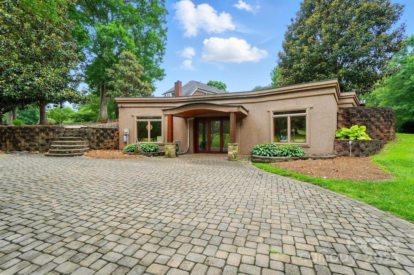 1042 Heather Glen Drive, Matthews, NC 28104